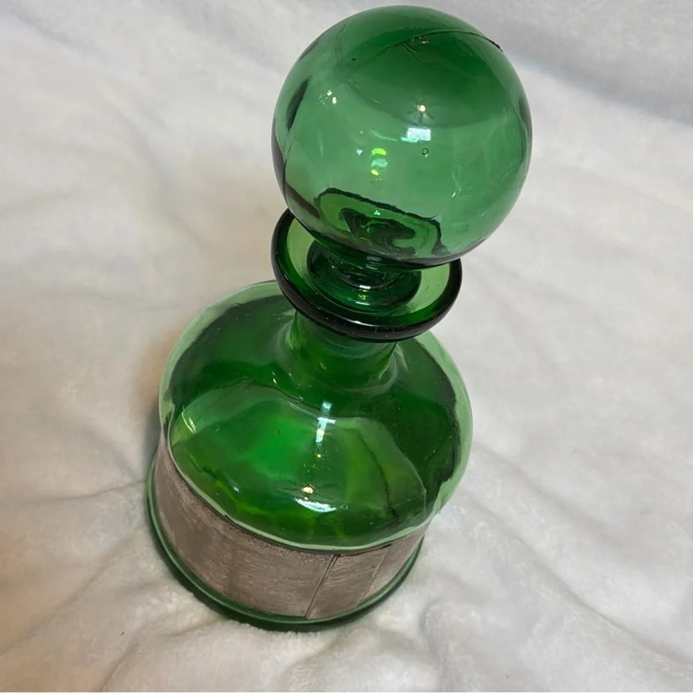 Emerald Green glass decanter & ball stopper 12” - Vintage